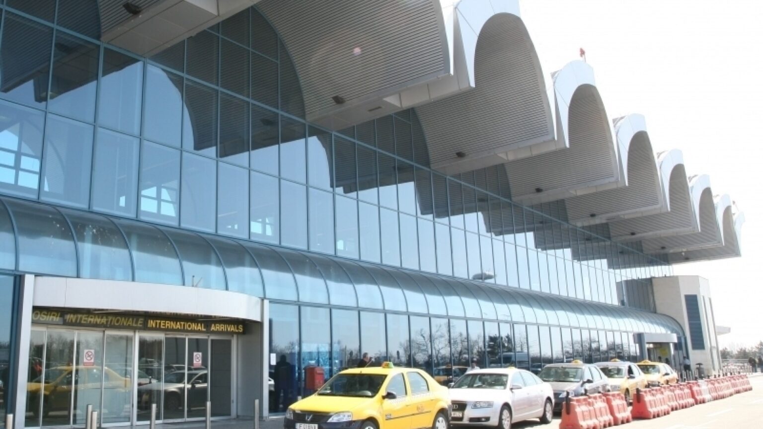 N El Torie Cu Sigla Aeroportului Otopeni