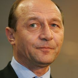 Basescu vrea sa demisoneze