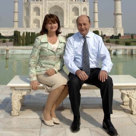 Femeile din familia Basescu fac front comun pentru referendum