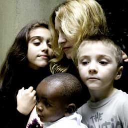 Madonna, vizita umanitara in Malawi