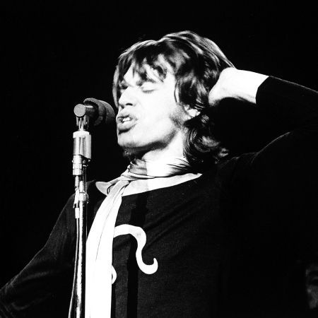 Mick Jagger si Keith Richards incep sa cante in cluburi londoneze