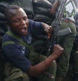 Sute de copii - militari in Congo