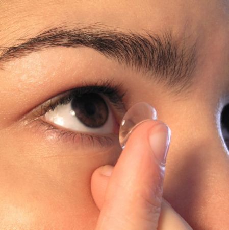 Secretul lentilelor de contact! Dacă te gândești să-ți iei, trebuie să afli ce spune medicul oftalmolog despre ele