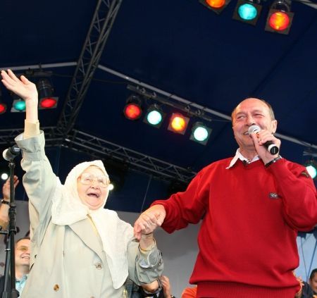 Traian Basescu a incurcat tataroaicele