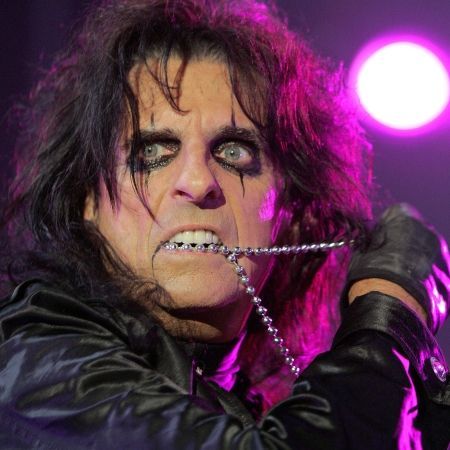 Alice Cooper: "Carnagiu la Bucuresti"