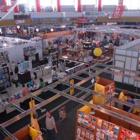 "Bazar bizaz", la Bookfest