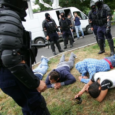 Cortina de fier a intolerantei