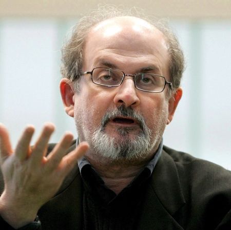 Iranul a luat foc pentru Sir Rushdie