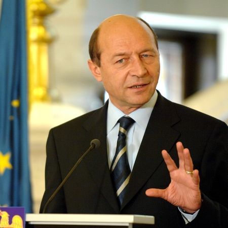 Basescu blocheaza legea pensiilor