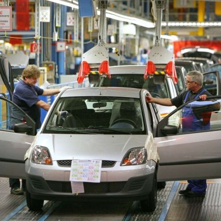 Ford isi incarca bateriile la Craiova