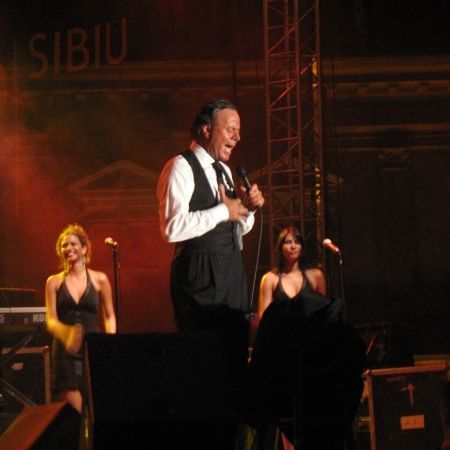 Julio Iglesias si cei 20.000 de fani