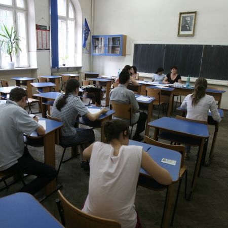 Profesorii viseaza vile, parintii - educatie