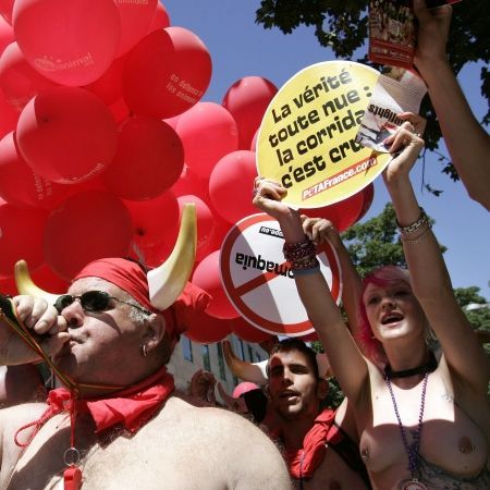 Sezon fierbinte la Pamplona