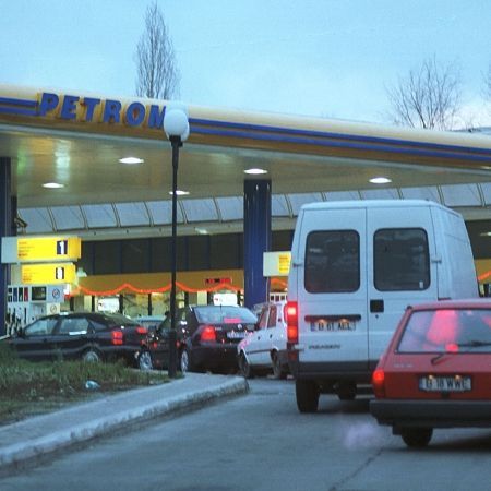 Statul bate in retragere de la Petrom