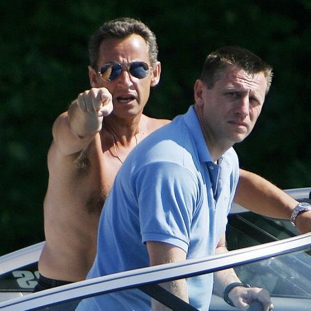 Nicolas Sarkozy a sarit la gatul unor ziaristi americani