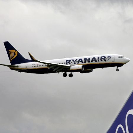 Ryanair impune taxa pentru bagajul de cala