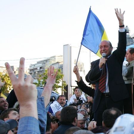 Traian Basescu a dat teapa Pietei Universitatii