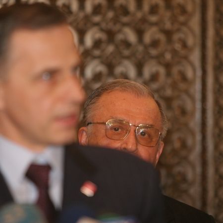 Ion Iliescu, salvat de baronii PSD