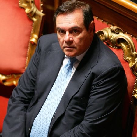 Prodi luptă cu acuzaţiile de corupţie