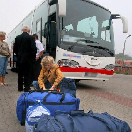 Tot mai mulţi români vor să muncească în Anglia