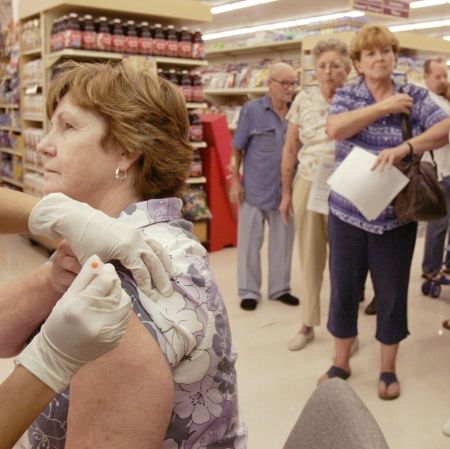 Un nou vaccin contra cancerului de col