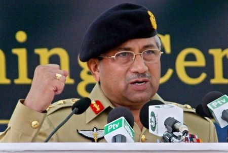 Musharraf a renuntat oficial la functia de lider militar
