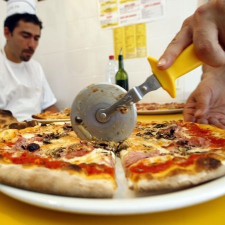 Pizza italiana se scumpeste in toata lumea