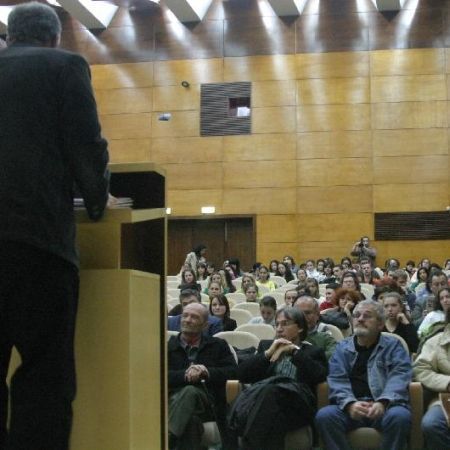 Studentii: afara cu profesorul "ucigas" la Revolutie!