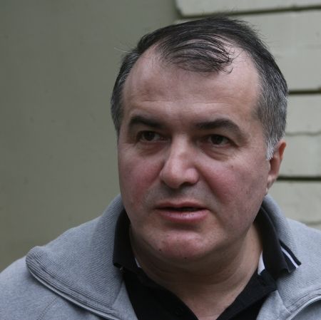 Florin Călinescu, ţinut în braţe de primărie şi de minister