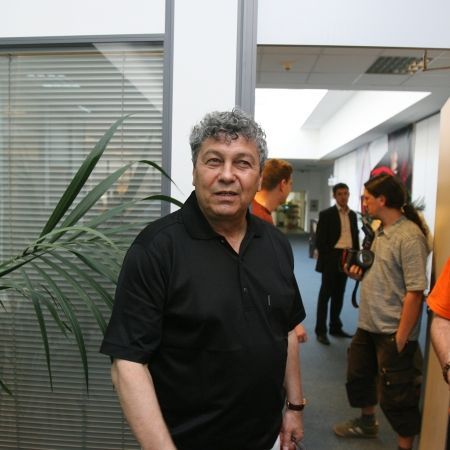 Lucescu avertizează: „Să nu ieşim şifonaţi!“