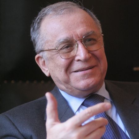 Scapa Iliescu?