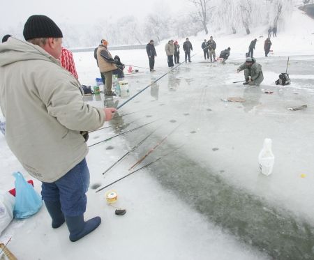 Aventuri pe gheaţă: pescuitul la copcă