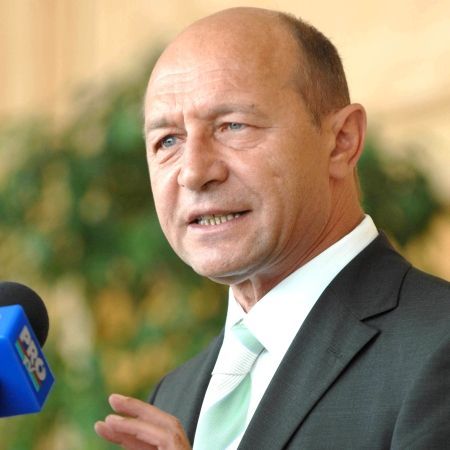 O jumătate de milion de români, în pericol! Avertismentul lui Traian Băsescu