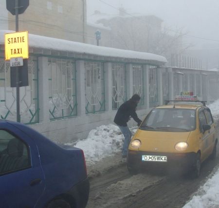 Craiovenii se plimbă cu taxiul