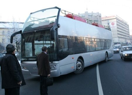 Greu cu autocarul supraetajat pe strazile Brasovului