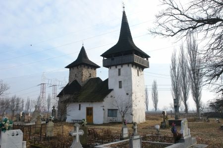 Monument „anonim“, la margine de drum european