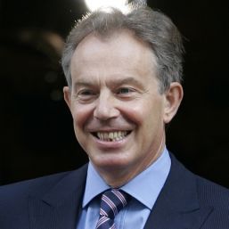 Tony Blair, consilier la bancă