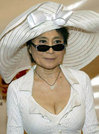 Yoko Ono, aşteptată la Bucureşti