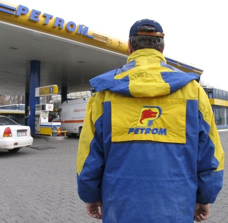 Leul şi petrolul scumpe au măcinat profitul Petrom