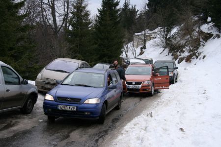 Maşinile au derapat pe drumul spre Cota 1.400