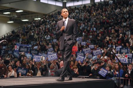 Obama, pantaloni din România