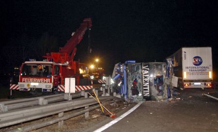 Opt români răniţi într-un accident lângă Viena