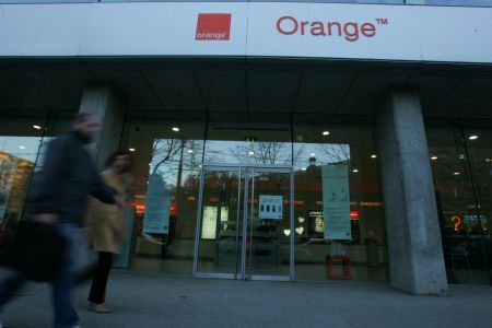 Orange, la un pas de 10 milioane de clien