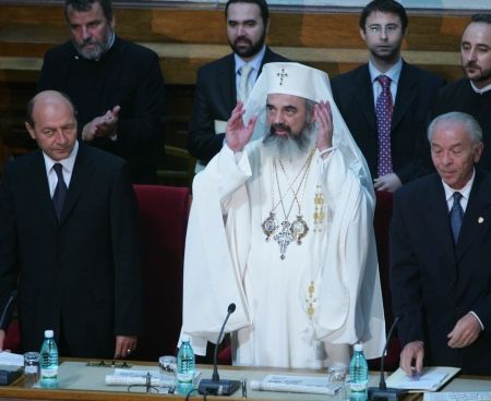 Senatorii i-au mărit salariul Patriarhului