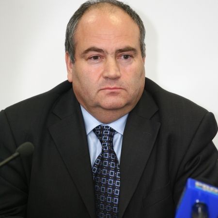 980 milioane € fără licitaţie pentru dealerii de medicamente