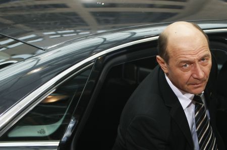 „Băsescu să le ceară scuze ziariştilor oneşti“