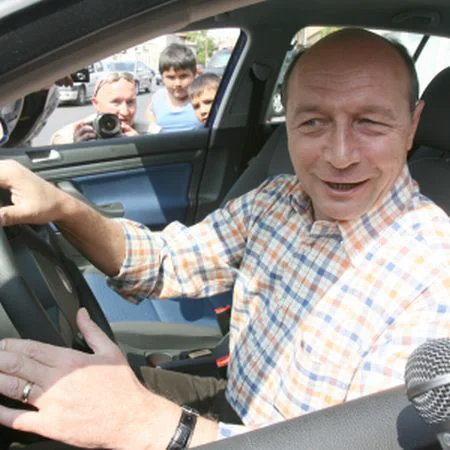 Băsescu şi Geoană au făcut accident