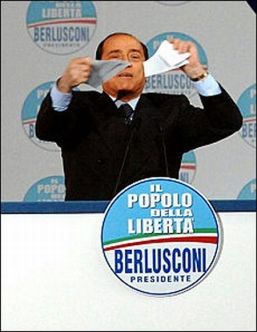 Berlusconi a rupt programul electoral al lui Veltroni