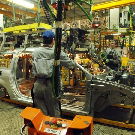 Dacia workers, on general strike