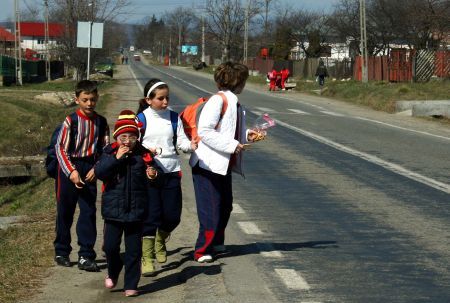 „Ia-mă nene“ până la şcoală